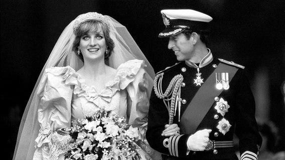 Das Brautpaar: Prinzessin Diana und Prinz Charles am 29. Juli 1981 © dpa - Report 